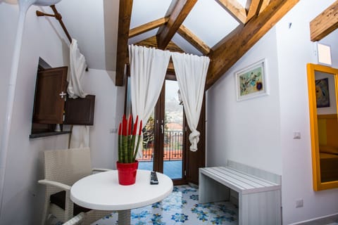 Executive Double Room, Mountain View (Sospesa) | Premium bedding, down comforters, memory foam beds, minibar