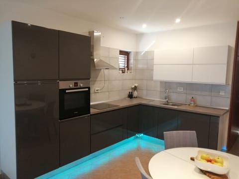 Apartment, 1 Bedroom, Sea View | Private kitchen | Fridge