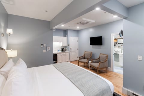 Room 3 | Premium bedding, individually decorated, individually furnished