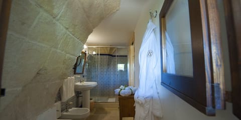 Double Room | Bathroom | Shower, free toiletries, hair dryer, bathrobes