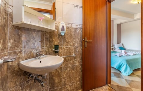 Hair dryer, bathrobes, bidet, towels