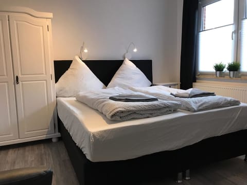 Double Room, Garden View | Bed sheets