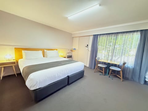 Superior Room, 1 King Bed, Non Smoking, Garden View | Premium bedding, down comforters, minibar, in-room safe