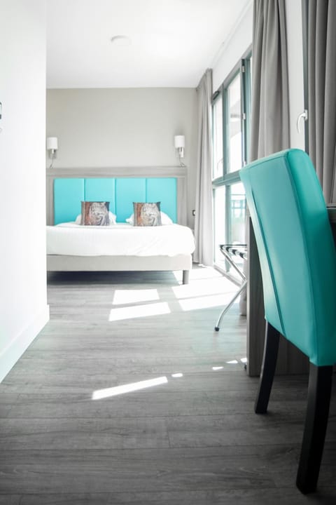 Premium bedding, individually decorated, individually furnished, desk