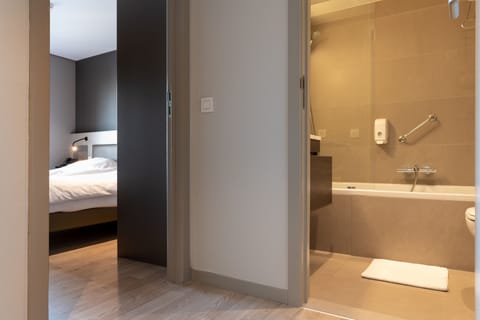 Premium bedding, in-room safe, individually decorated, laptop workspace