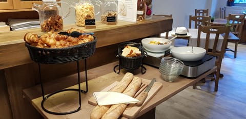 Daily buffet breakfast for a fee