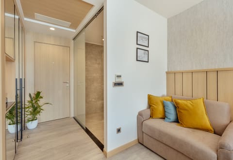 Frette Italian sheets, premium bedding, memory foam beds, minibar