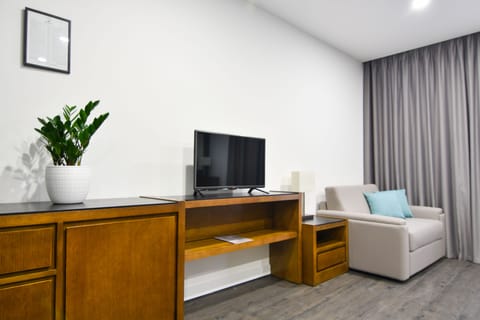 Frette Italian sheets, premium bedding, memory foam beds, minibar