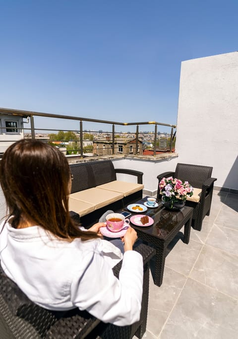 Standard Quadruple Room | Minibar, in-room safe, soundproofing, free WiFi