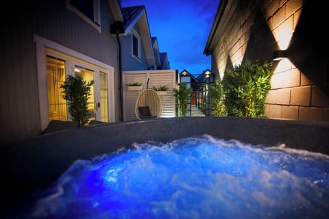 Suite, Multiple Beds, Non Smoking (Jacuzzi) | In-room safe, soundproofing, iron/ironing board, free WiFi
