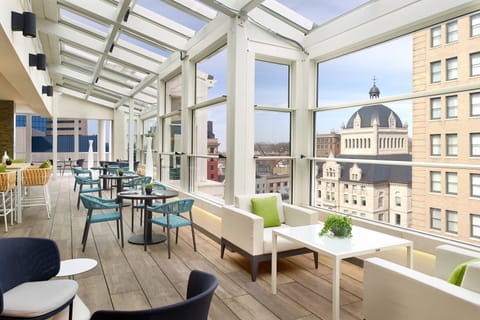 Lunch, dinner served; American cuisine, alfresco dining 