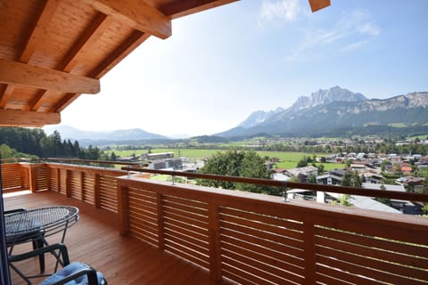 Deluxe Apartment, 3 Bedrooms, Kaiserresidenz | Terrace/patio