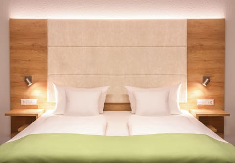 Hypo-allergenic bedding, iron/ironing board, free WiFi, bed sheets