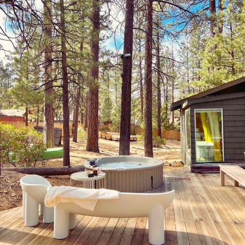 Premium Cabin, 2 Bedrooms, Hot Tub | Terrace/patio
