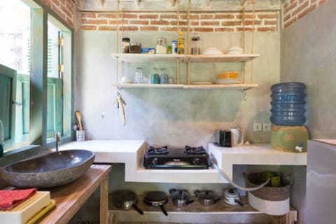 Traditional Bungalow, 1 King Bed, Garden View, Garden Area | In-room safe, desk, free WiFi, bed sheets