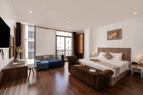 Suite Double | Minibar, in-room safe, blackout drapes, WiFi (free)