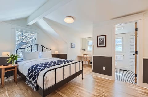 Standalone Two Bedroom Cottage with Full Kitchen | Hypo-allergenic bedding, individually decorated, individually furnished