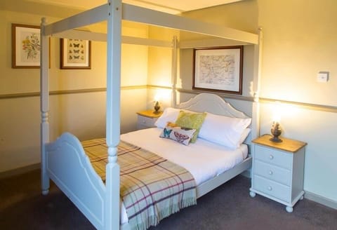 Double or Twin Room | 7 bedrooms, iron/ironing board (on request), WiFi (free), bed sheets