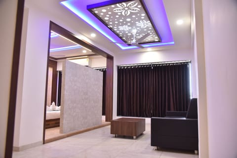 Luxury Suite | Rollaway beds, free WiFi, bed sheets, wheelchair access