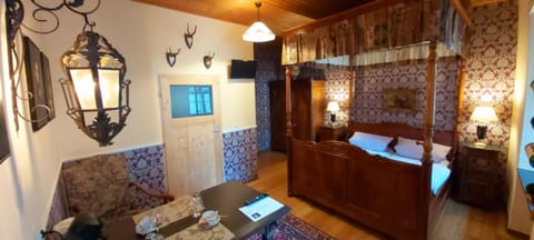 Minibar, blackout drapes, free WiFi, bed sheets