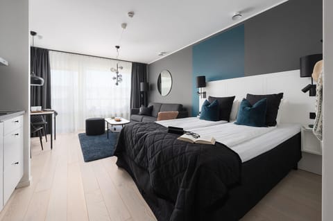 Studio, 1 Queen Bed with Sofa bed (Medium) | Iron/ironing board, WiFi (free), bed sheets