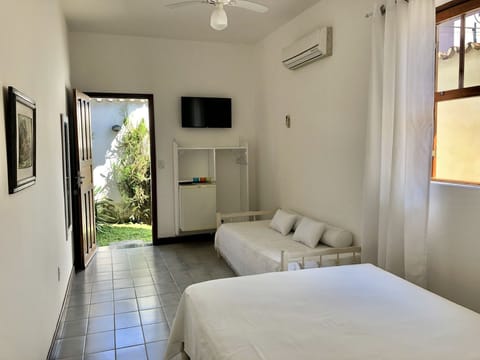 Triple Room | Minibar, free WiFi, bed sheets