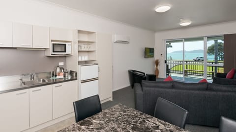 Family Suite, 1 Bedroom, Non Smoking, Sea View | Private kitchen | Microwave, stovetop, coffee/tea maker, electric kettle