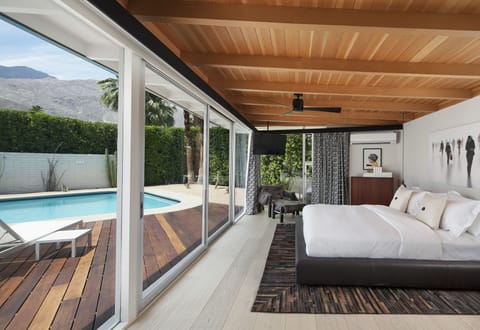 Frette Italian sheets, premium bedding, down comforters, minibar