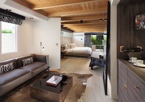 Frette Italian sheets, premium bedding, down comforters, minibar