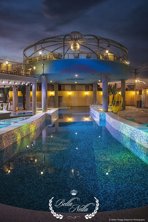 Indoor pool, seasonal outdoor pool, sun loungers