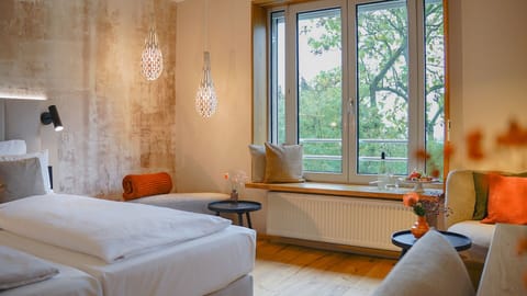 natur.plus | Desk, laptop workspace, blackout drapes, iron/ironing board