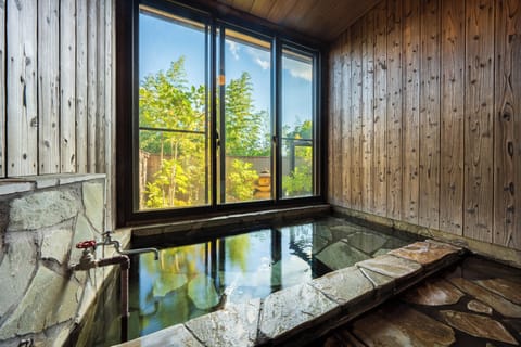 Separate tub and shower, deep soaking tub, free toiletries, hair dryer