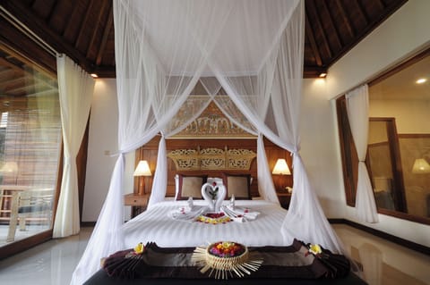 Junior Suite, 1 King Bed | Room amenity