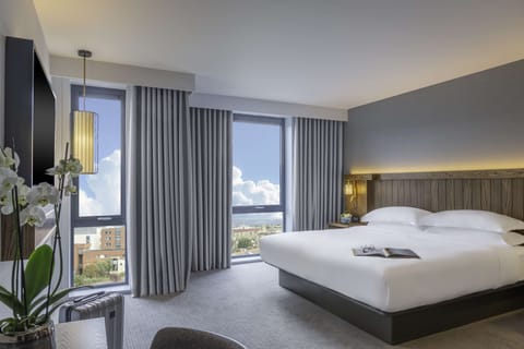 Deluxe Room, 1 King Bed | In-room safe, desk, laptop workspace, soundproofing