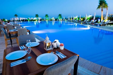 Poolside bar