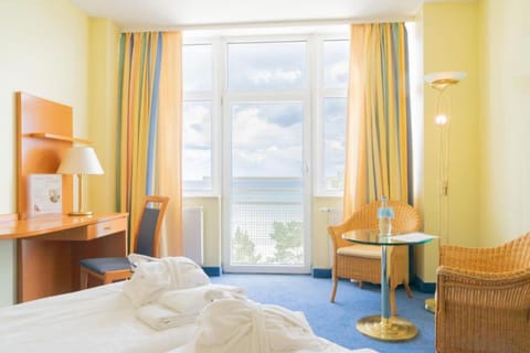 Comfort Double Room, Sea View | Hypo-allergenic bedding, minibar, in-room safe, desk