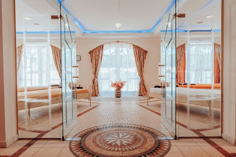 Sauna, body treatments, facials, Ayurvedic treatments, 6 treatment rooms