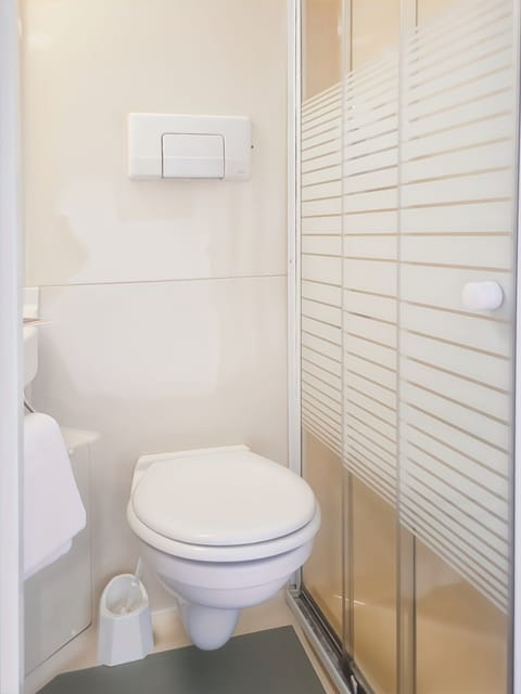 Shower, free toiletries, hair dryer, towels