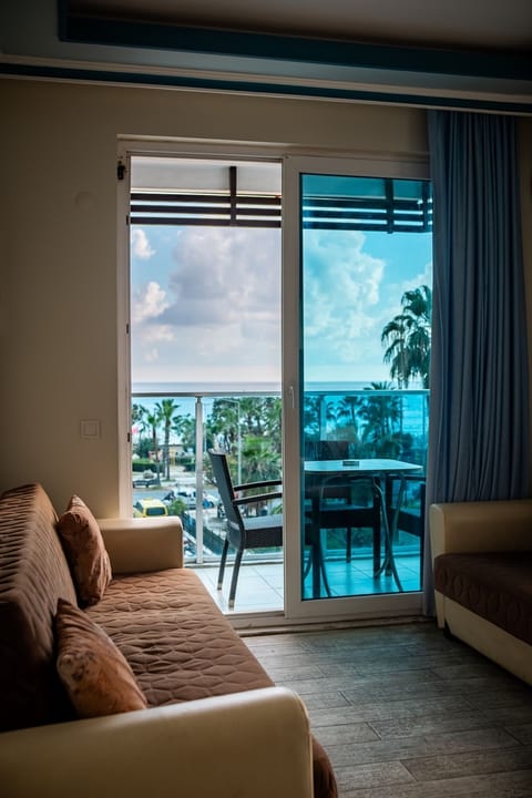 Basic Twin Room, 1 Bedroom, Sea View | WiFi (free), bed sheets