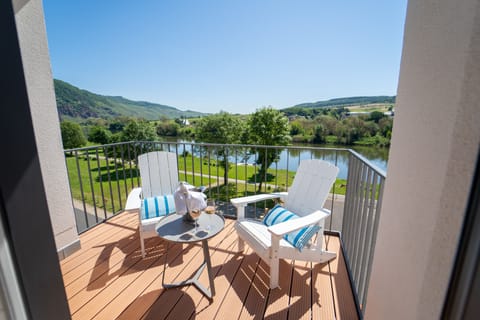 Panoramic Studio Suite | Balcony