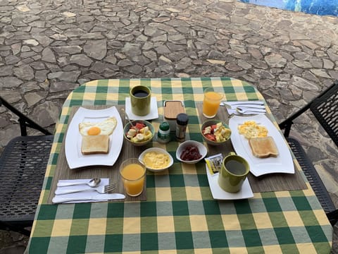 Free daily continental breakfast