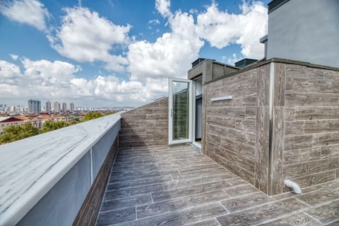 Terrace Jacuzzi Suite 41 | 1 bedroom, in-room safe, laptop workspace, soundproofing