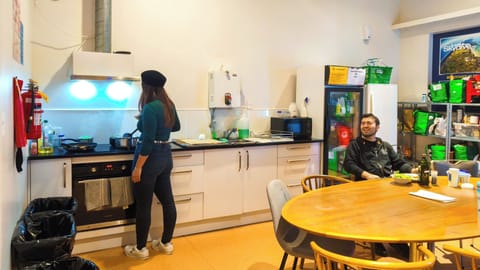 Full-size fridge, microwave, oven, stovetop