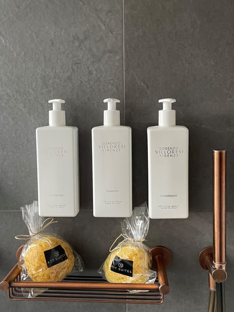 Shower, rainfall showerhead, free toiletries, hair dryer