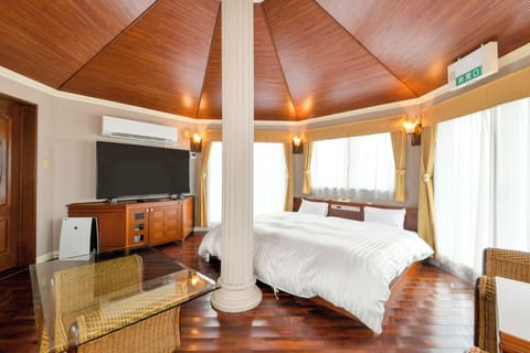 Sky Suite Room, Non Smoking | Iron/ironing board (on request), WiFi (free), bed sheets