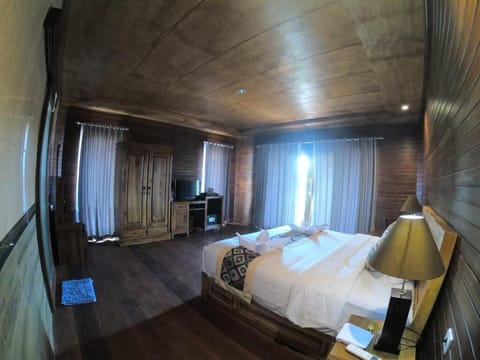 In-room safe, blackout drapes, rollaway beds, free WiFi