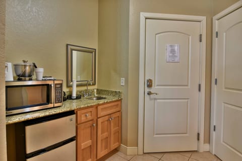Condo, 1 Bedroom | Private kitchen