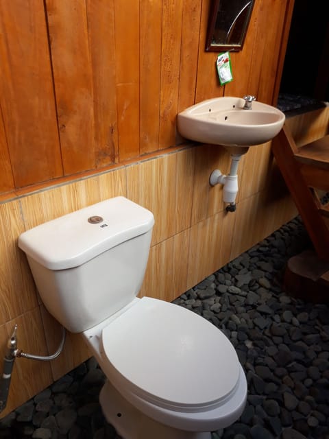 Economy Bungalow | Bathroom shower