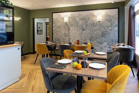 Buffet breakfast on weekdays (EUR 12.50 per person)