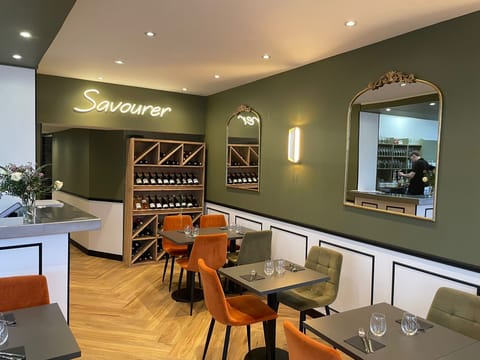 Breakfast, lunch and dinner served